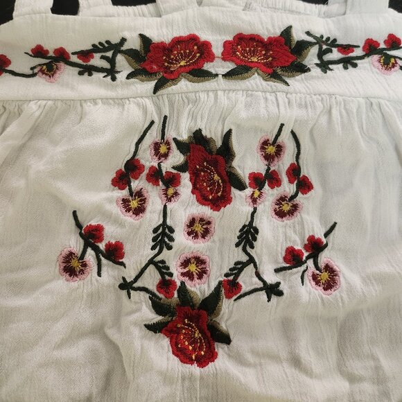 Francescas White top with red flowers - Picture 4 of 4